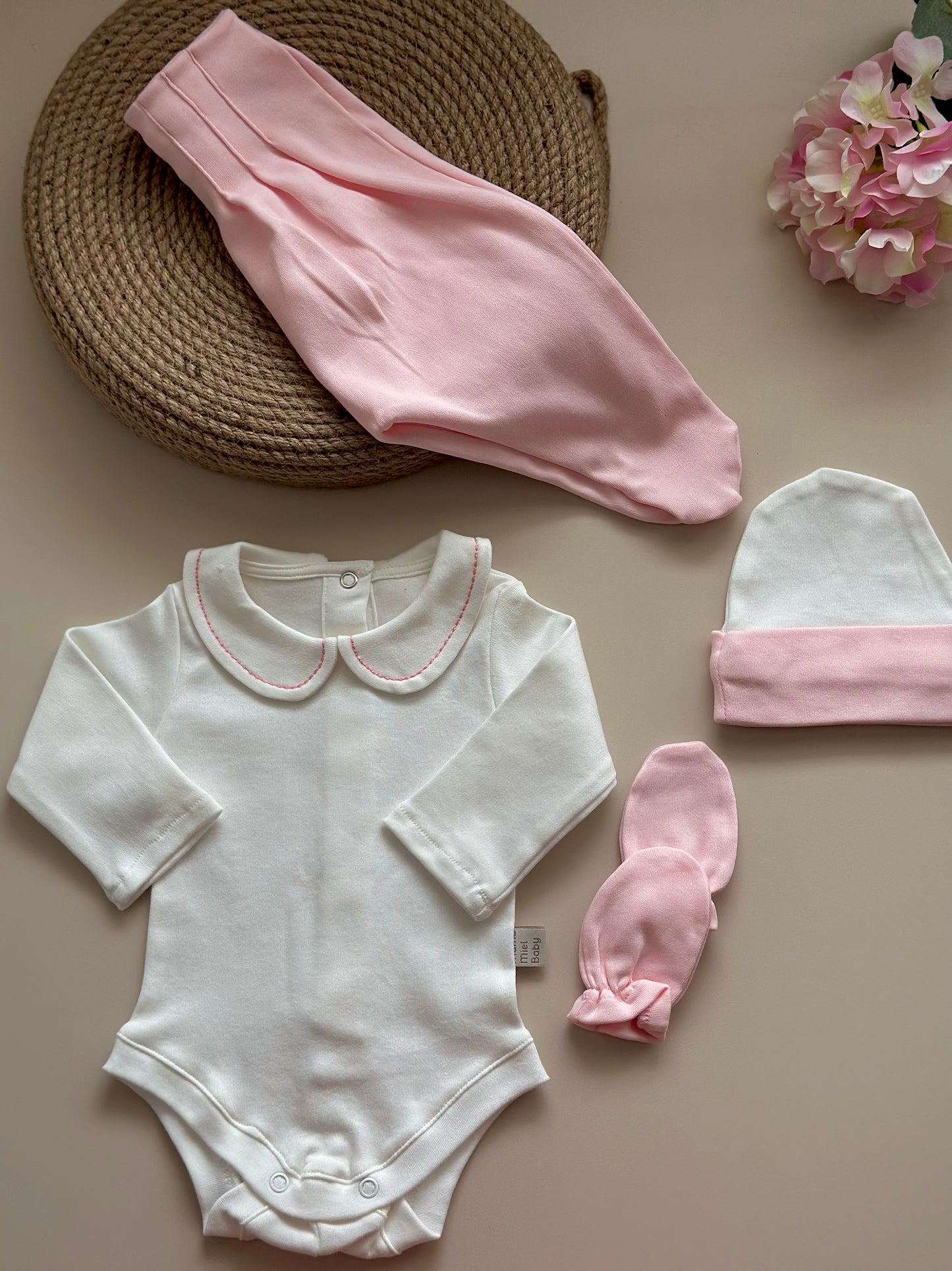 Pembe 4 Parça Hastane Çıkışı Set (Body, Pantolon, Bere, Eldiven)