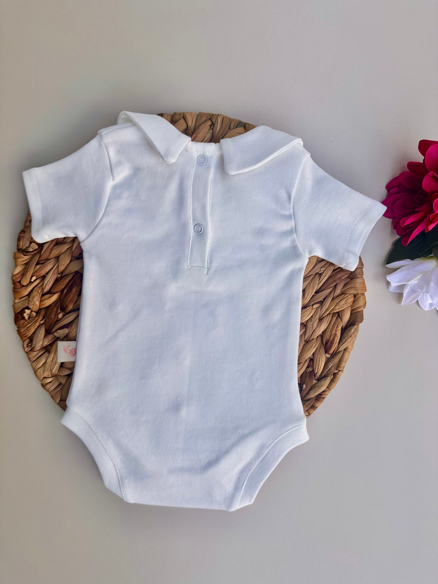 Minimal Çiçek Nakışlı Kısa Kollu Çıtçıtlı Bebek Body