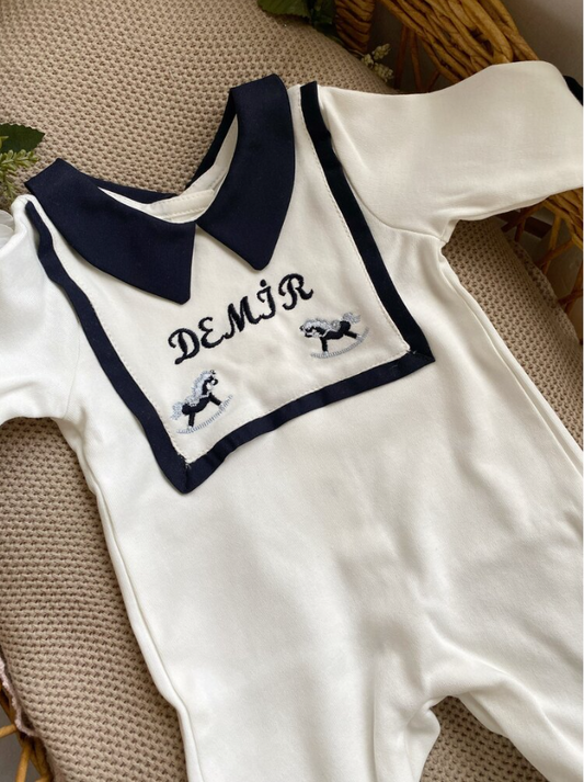 Koyu Lacivert Atlı Önlüklü Tulum ve Düz Bere Şapkası