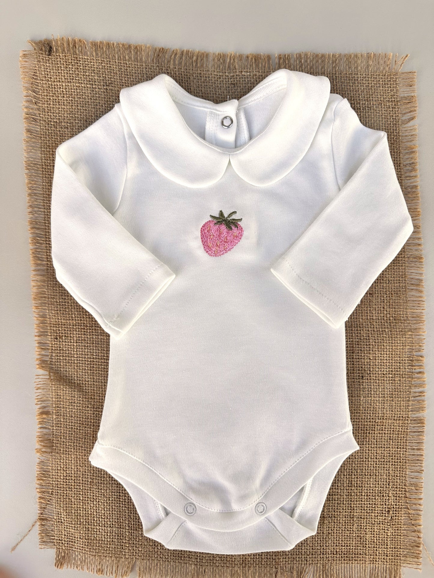Pembe Çilek Nakışlı Hastane Çıkışı Set (Body, Pantolon, Bere, Eldiven)