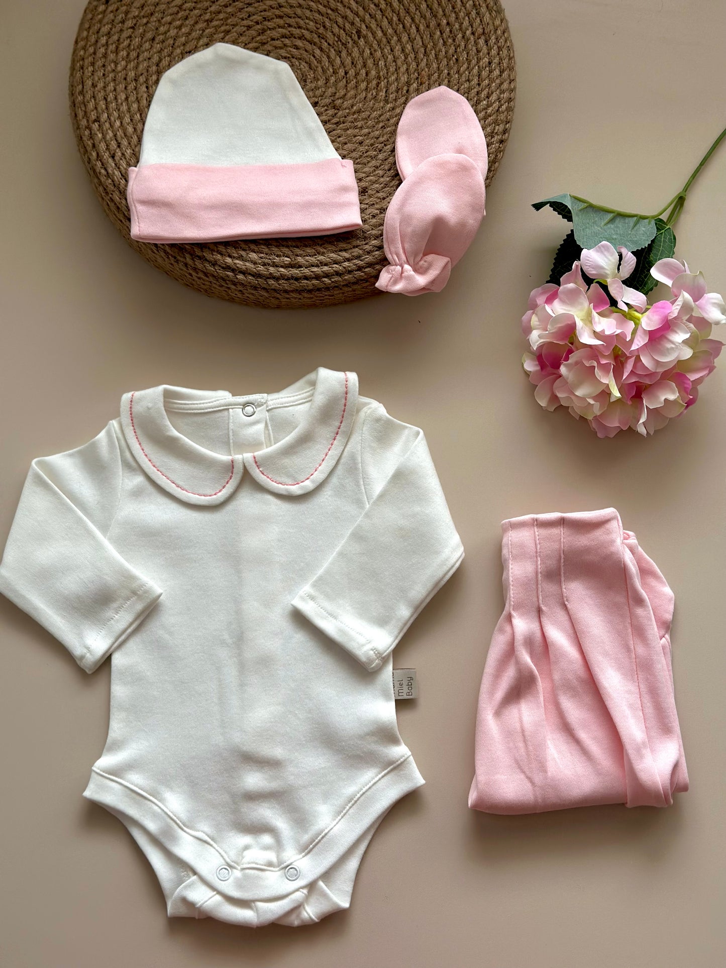 Pembe 4 Parça Hastane Çıkışı Set (Body, Pantolon, Bere, Eldiven)