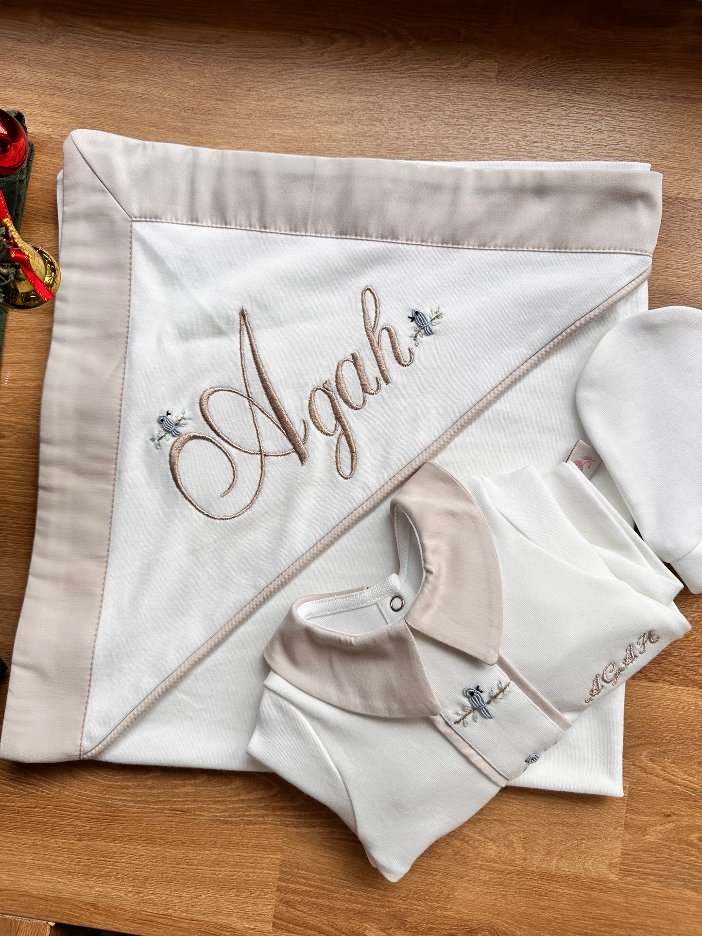 Sütlü Kuşlu Set - Tulum, Şapka, Battaniye ve Yastık