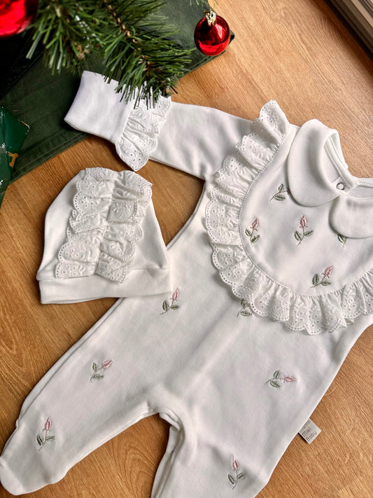 Dağınık Çiçekli Tulum ve Şapkası - İsimsiz Versiyon