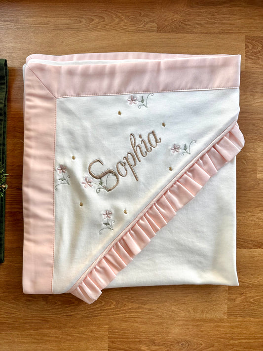 Pembe Fırfırlı Çiçekli Battaniye