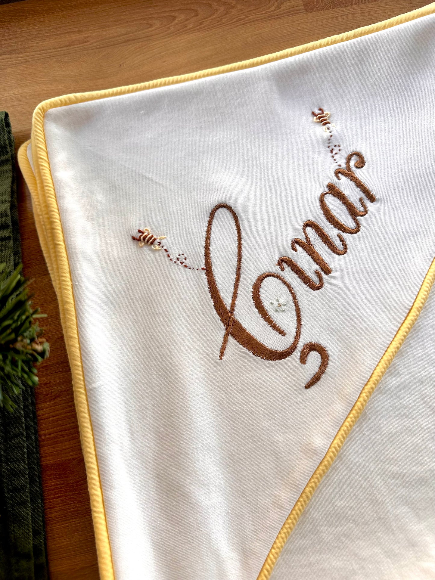 Sarı Biyeli Arılı Battaniye