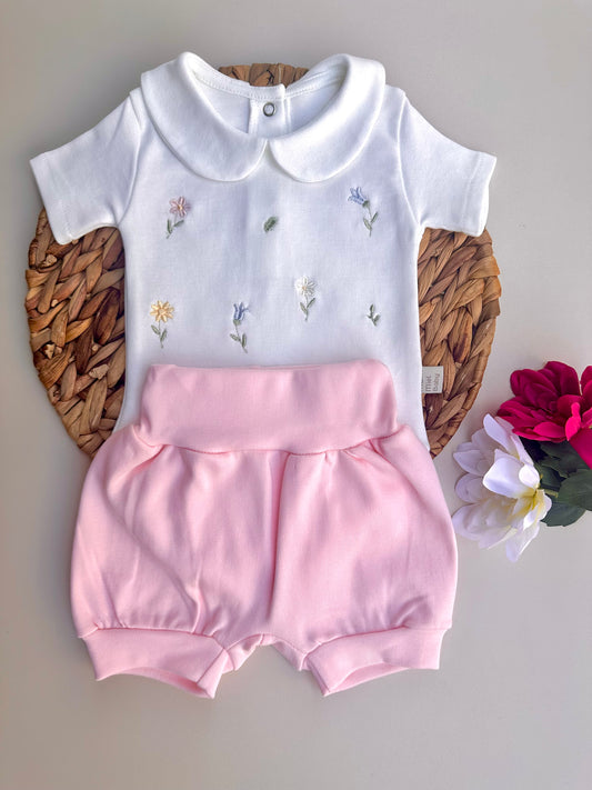Minimal Çiçek Nakışlı Çıtçıtlı Kısa Kollu Body ve Pembe Penye Balon Şort Takım