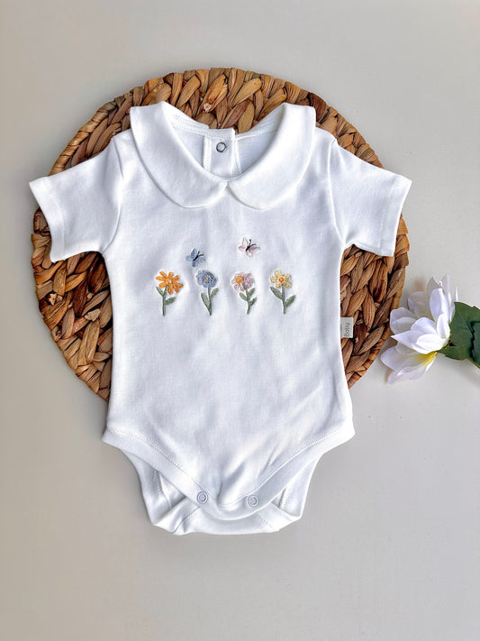 Kelebek ve Çiçek Nakışlı Çıtçıtlı Bebek Body