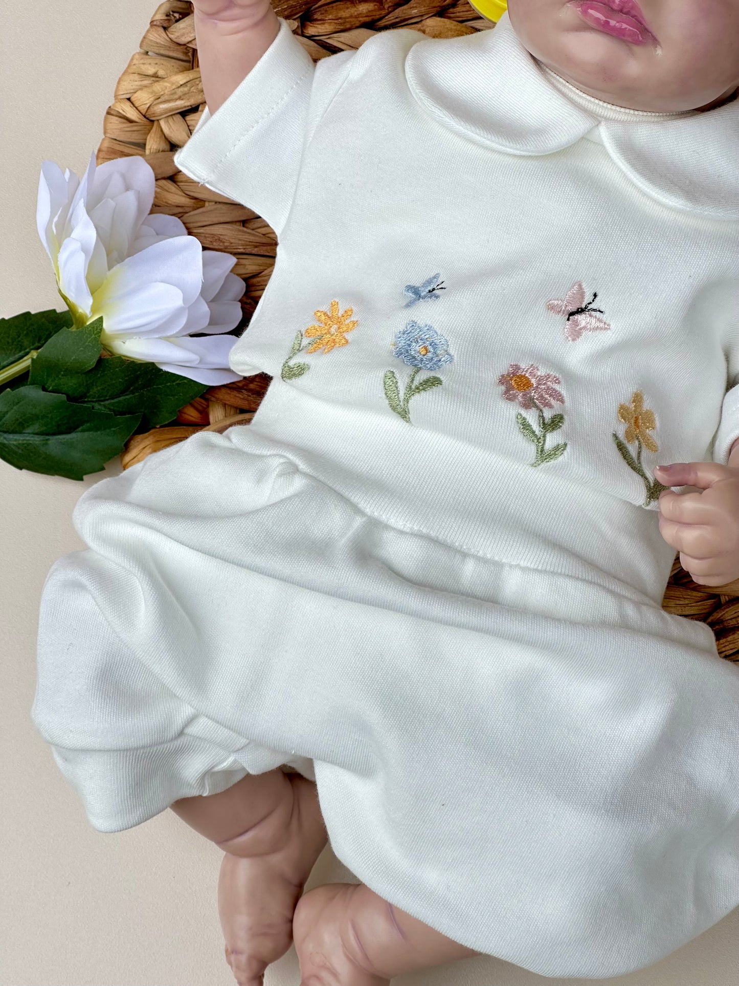 Kelebek ve Çiçek Nakışlı Çıtçıtlı Kısa Kollu Body ve Ekru Penye Balon Şort Takım / Jardin