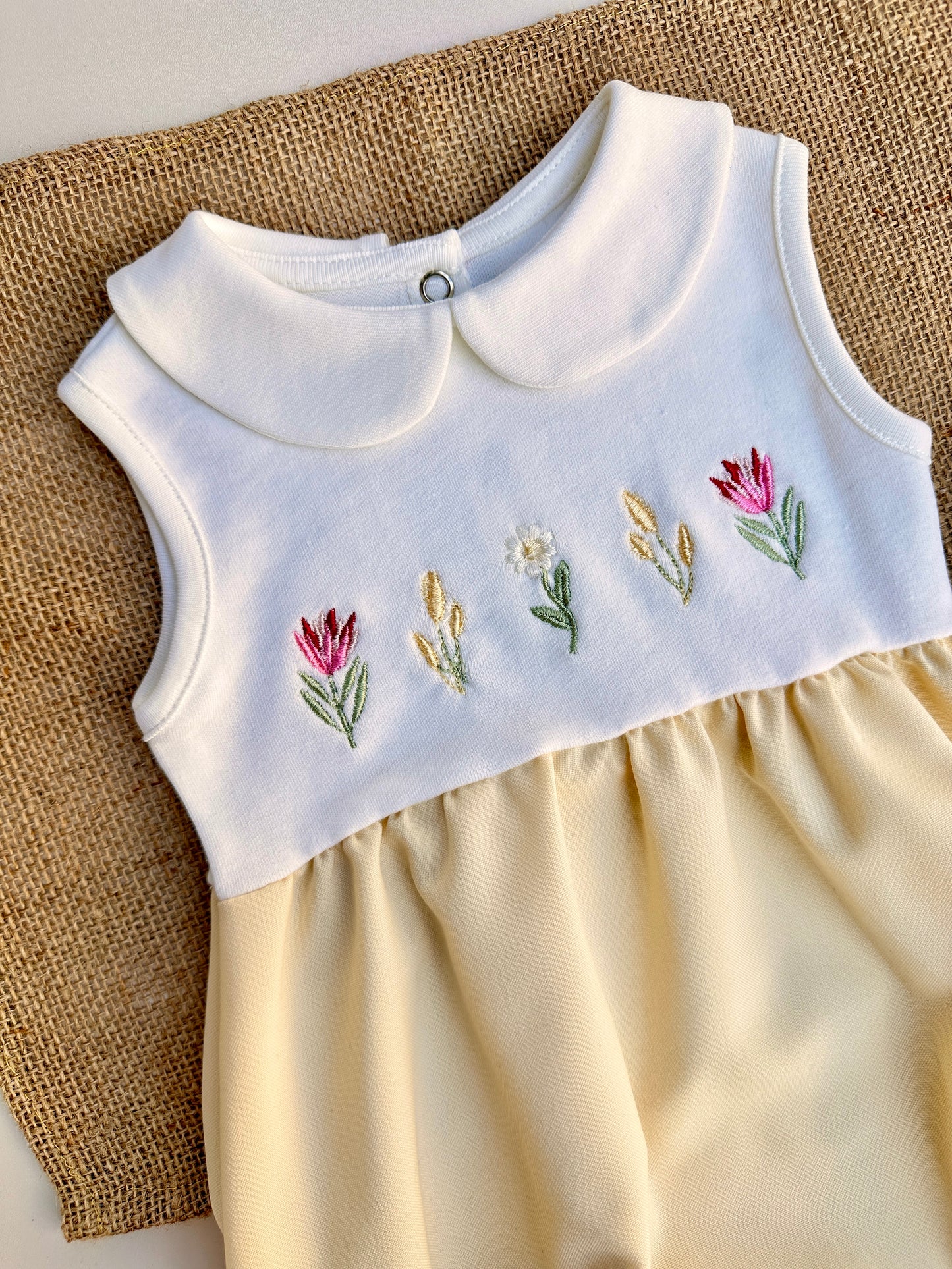 Minik Çiçek Nakışlı Sarı Kız Bebek Yazlık Romper Tulum / Layla