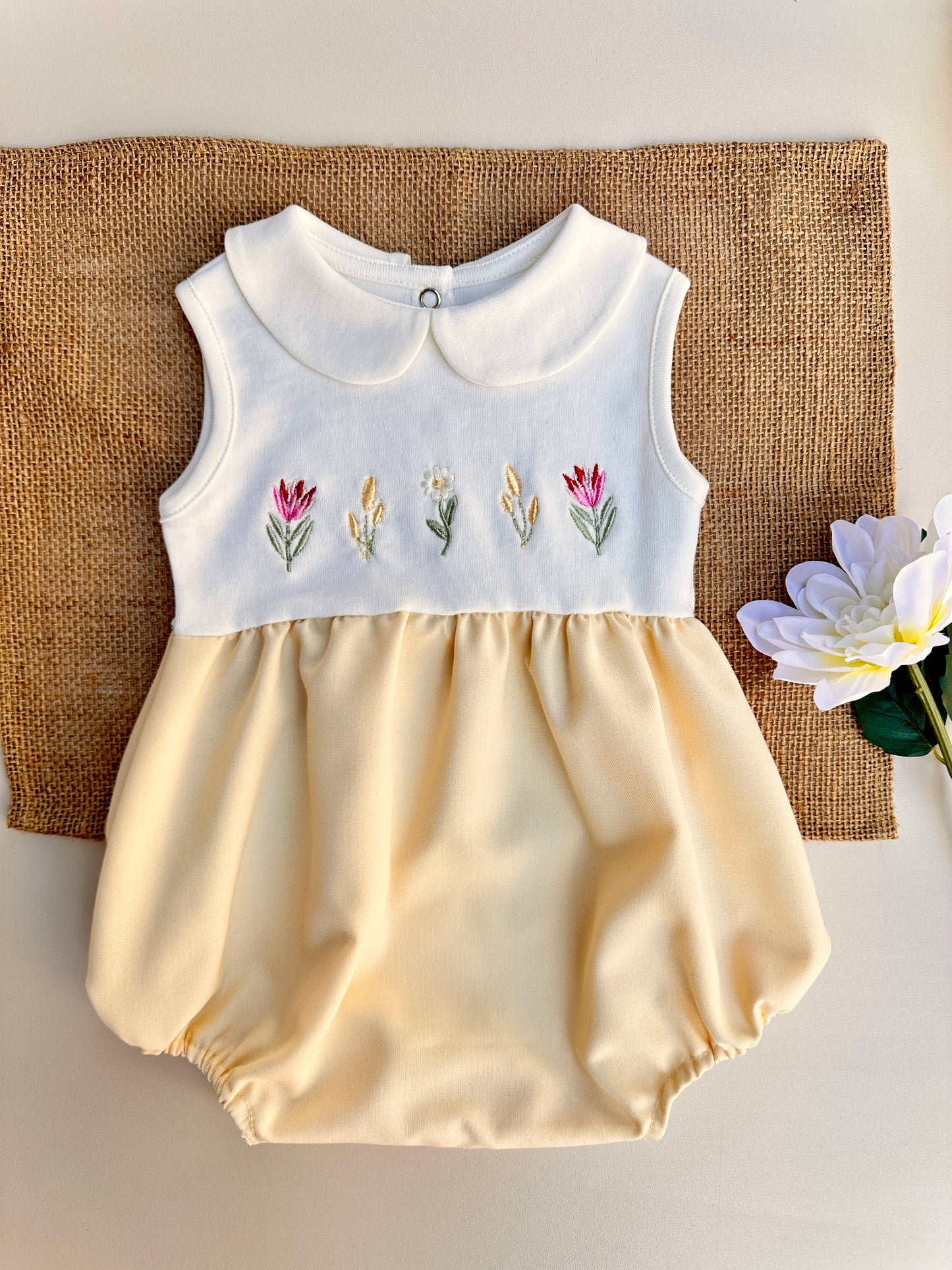 Minik Çiçek Nakışlı Sarı Kız Bebek Yazlık Romper Tulum / Layla