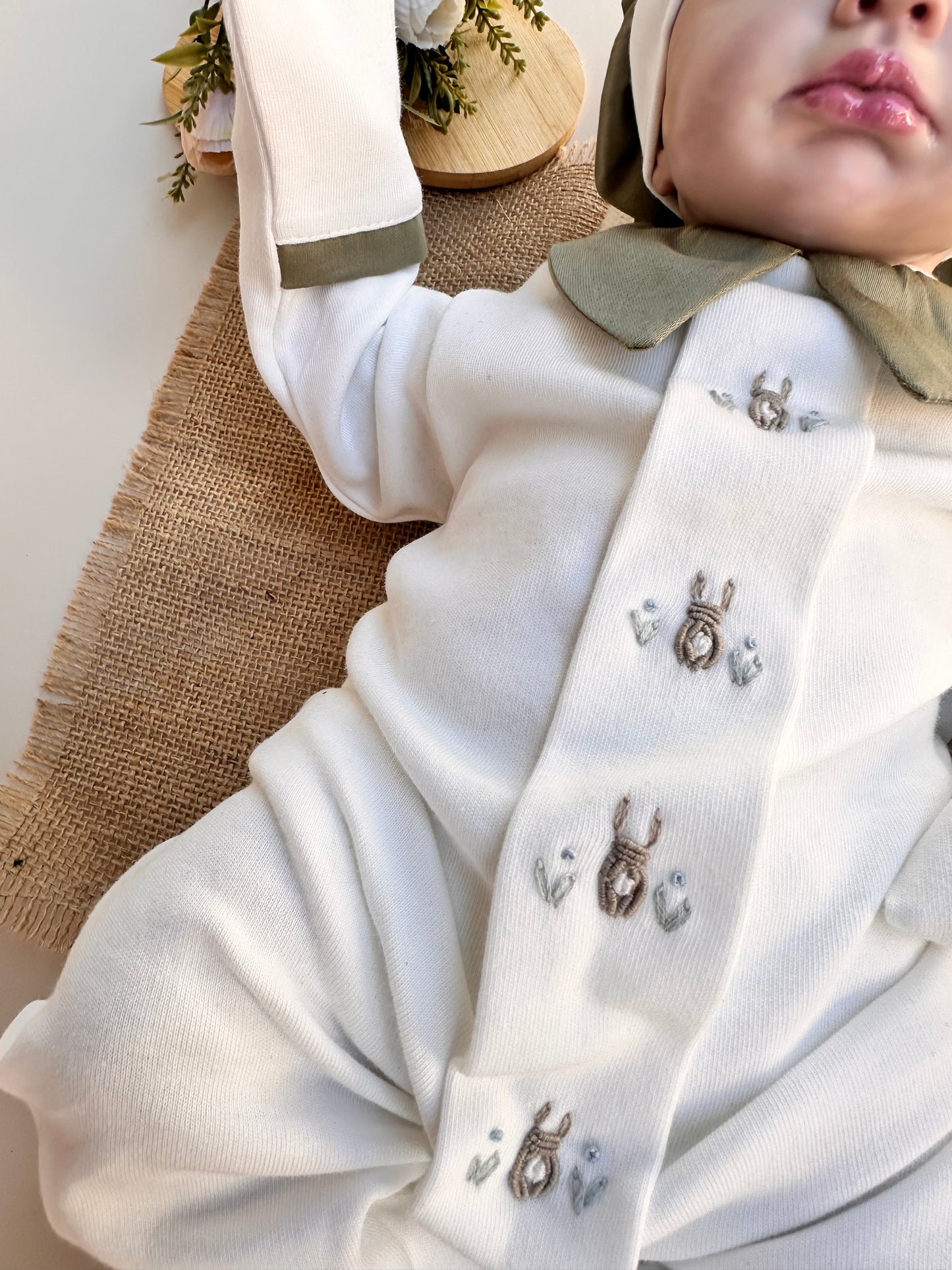 Haki Tavşanlı Tulum ve Fırfırlı Bere Şapkası