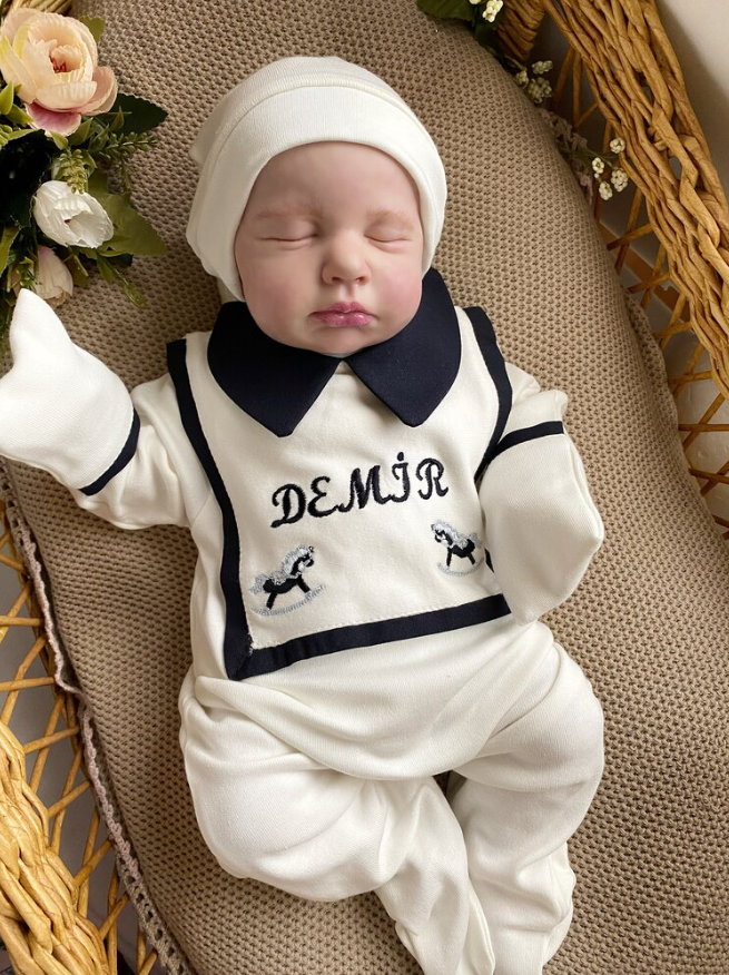 Koyu Lacivert Atlı Önlüklü Tulum ve Düz Bere Şapkası